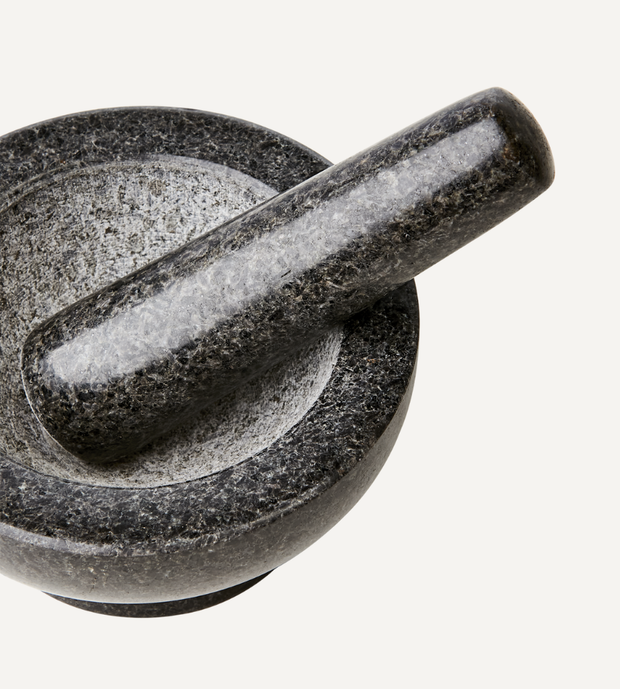 THYME Mortel med stöt, Svart Granit