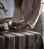 NOEL Bordsduk, Röd/lingrå 250x140