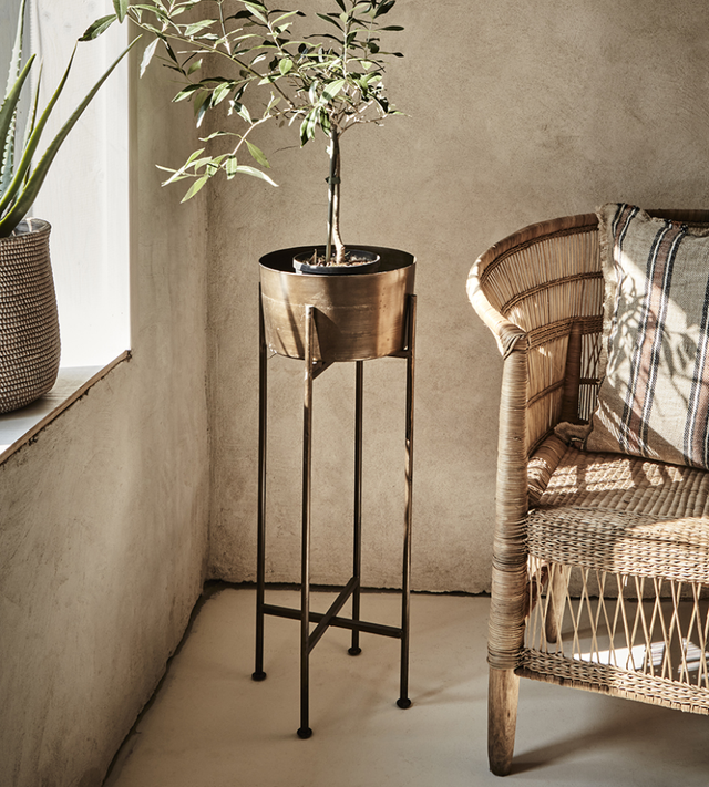 THOMAS Kruka på stativ, Mässingsfärgad