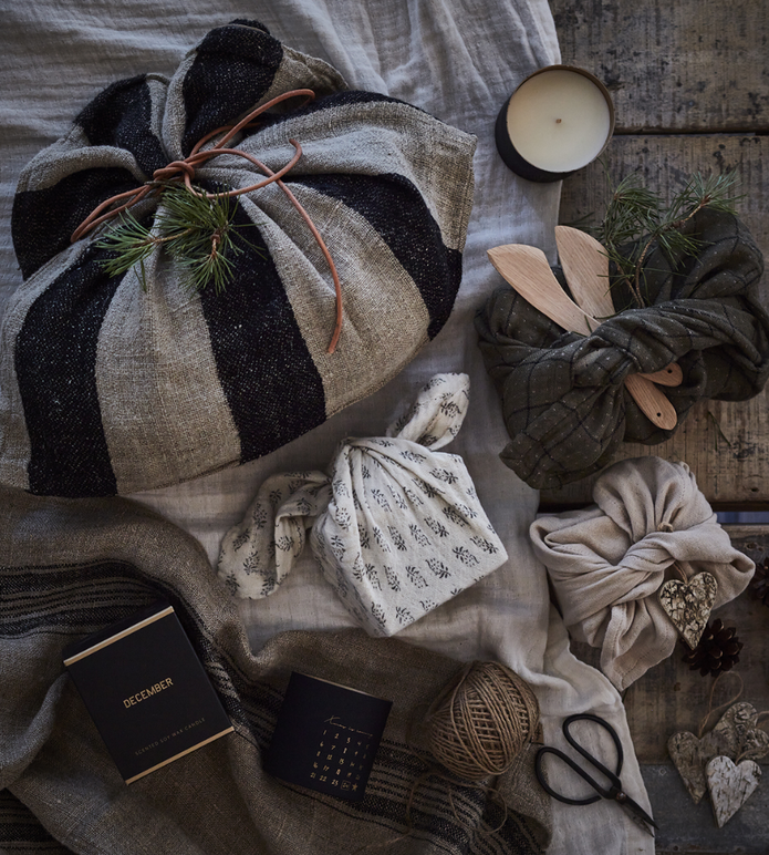 CALENDAR Doftljus Cinnamon & apple, Svart Storlek: Ø8xH10 cm